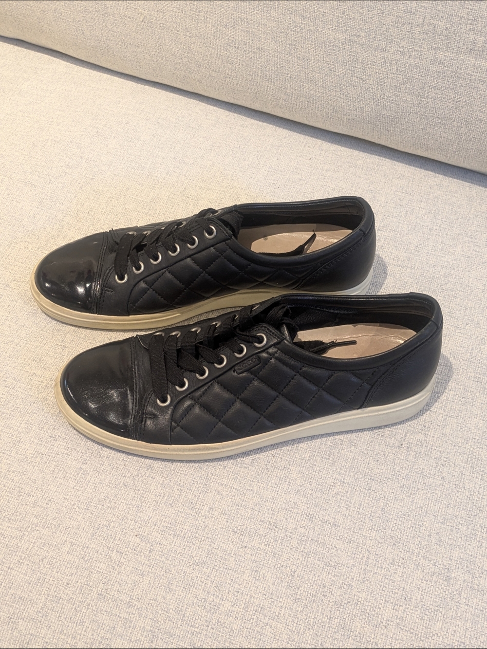 ECCO Black Quilted Leather Lace-Up Sneakers Cream Sole Women's Size 40 - Picture 4 of 9